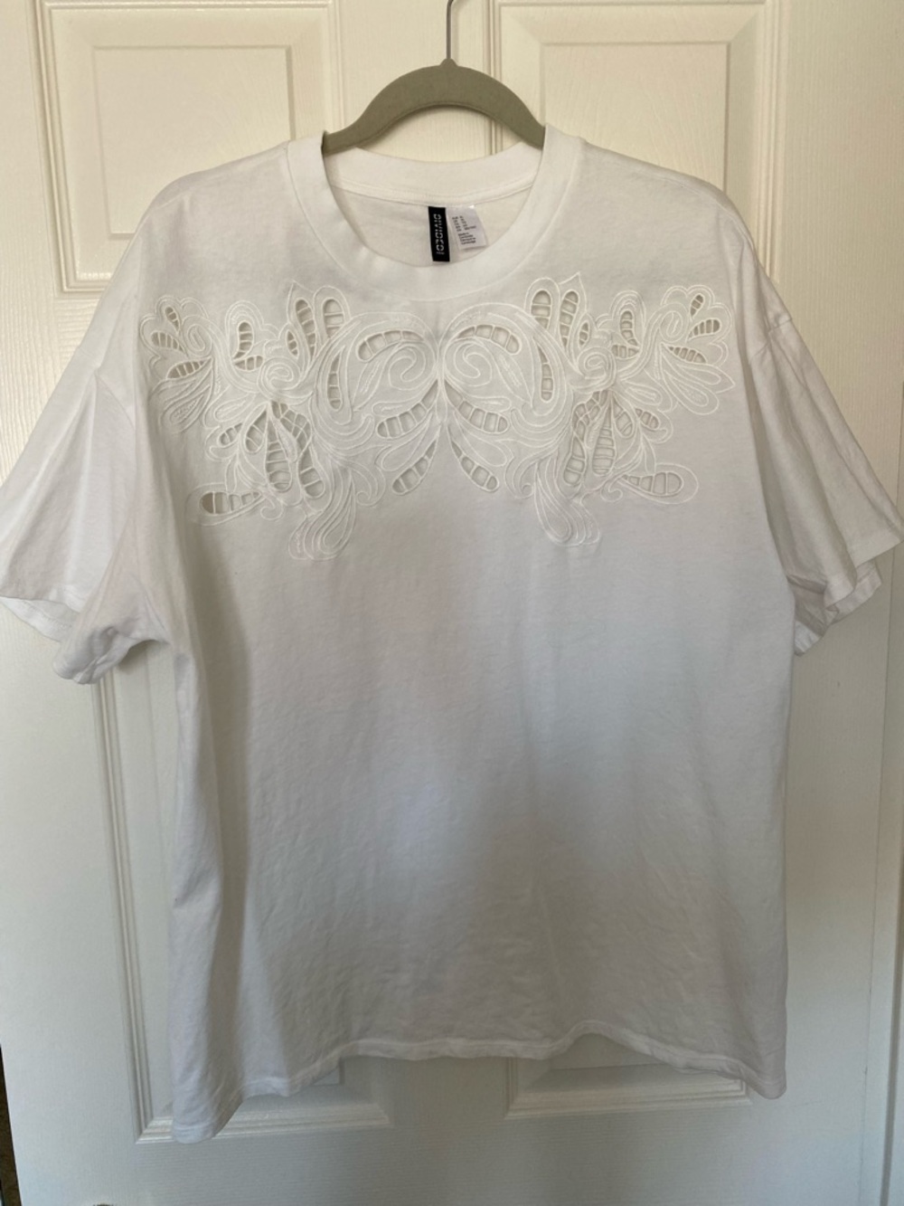 H&M White Crewneck Tee with Inside Tag